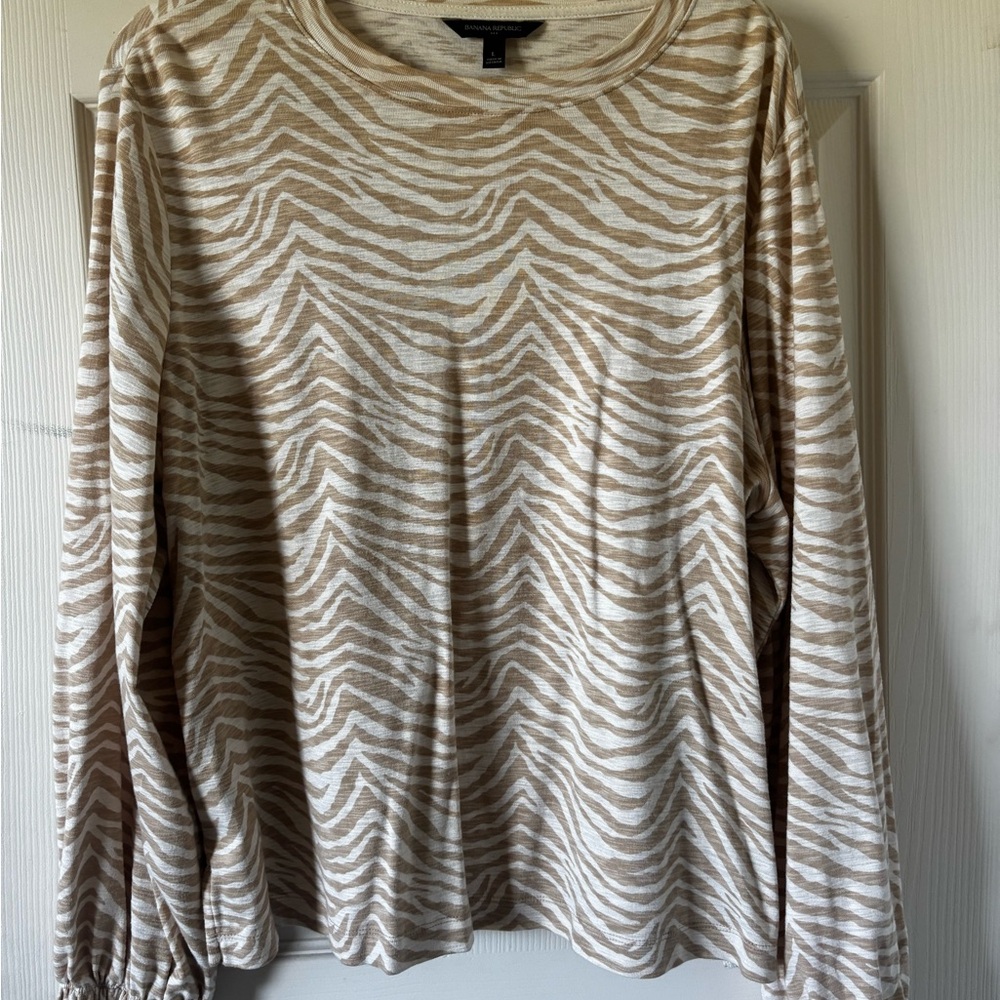 Banana Republic Beige and White Patterned Top